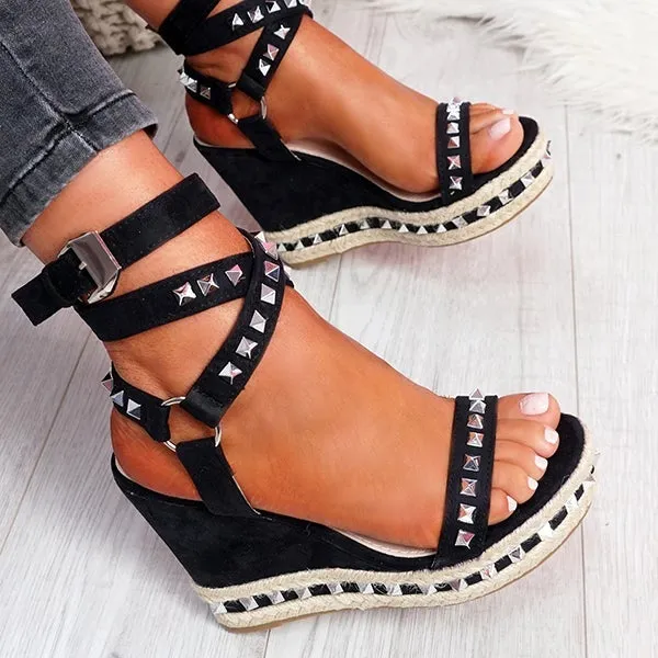 Amozae- Daily Numy Wedge Rock Studs Sandals