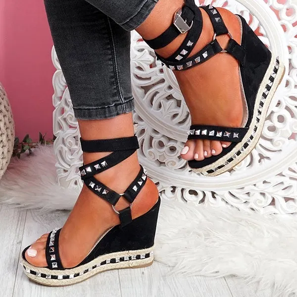 Amozae- Daily Numy Wedge Rock Studs Sandals