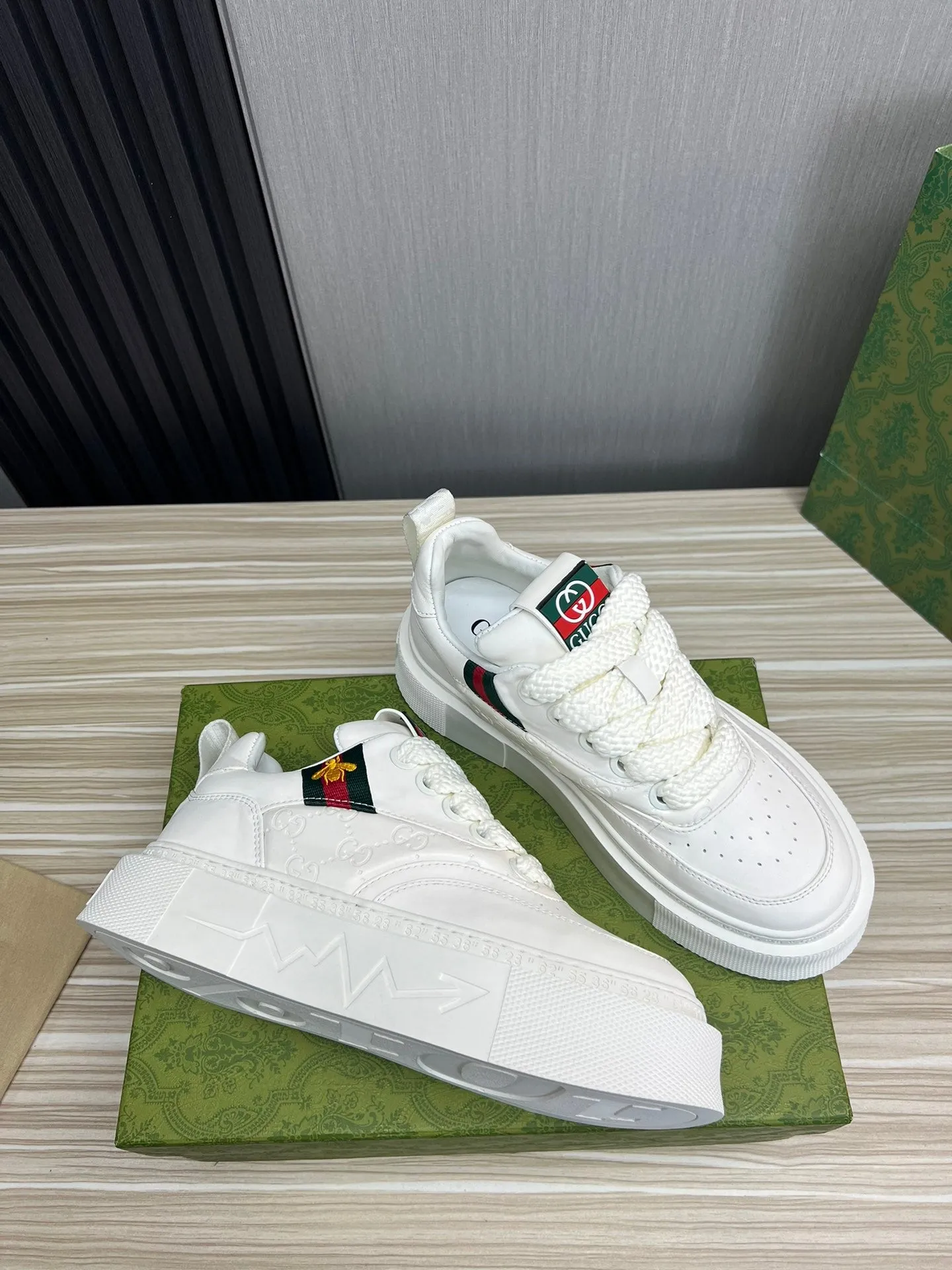 GG SCREENER LEATHER WHITE TRAINERS