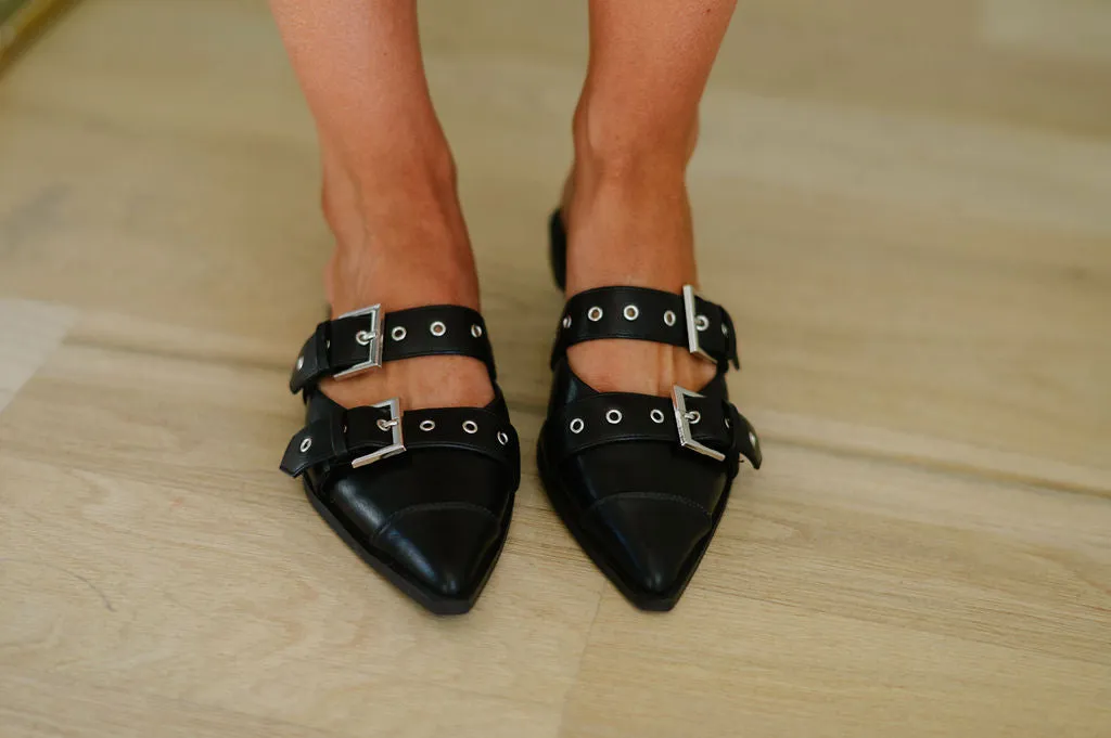 Swirl Buckle Flat-Black